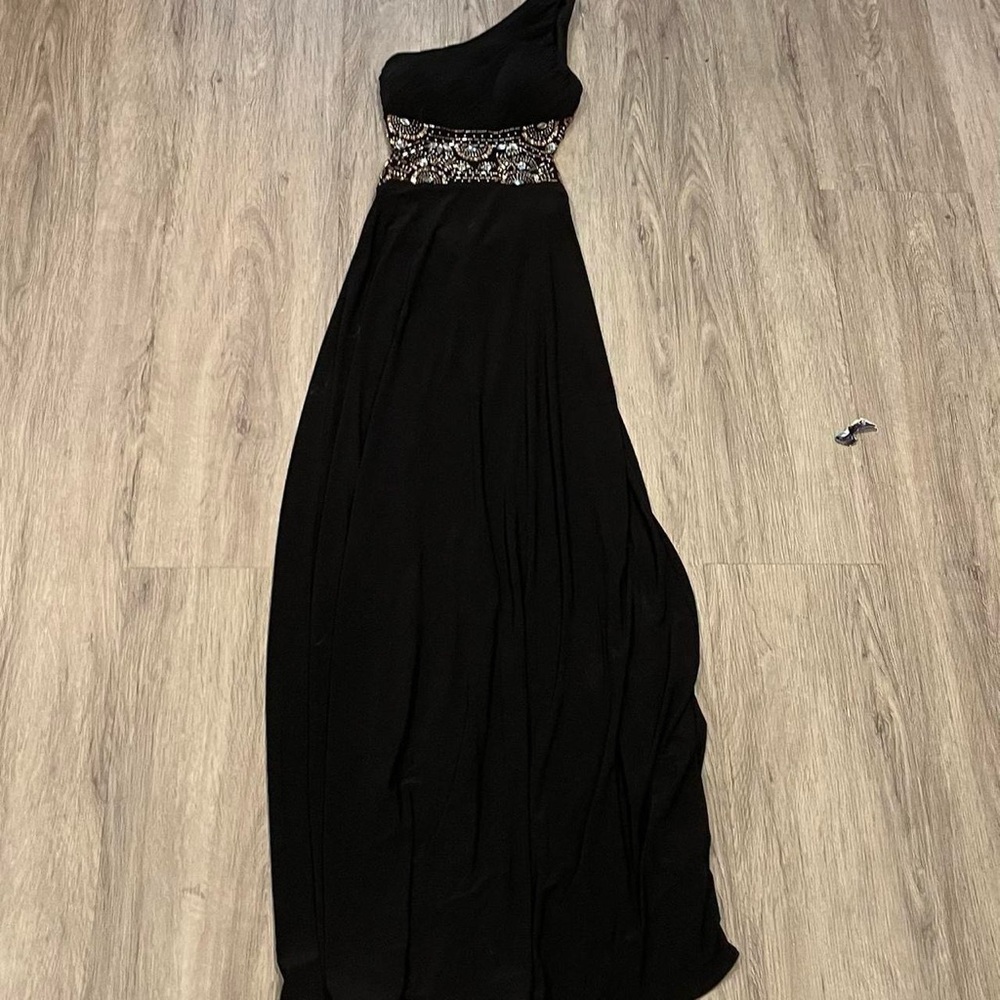Elegant Black One-Shoulder Evening Dress